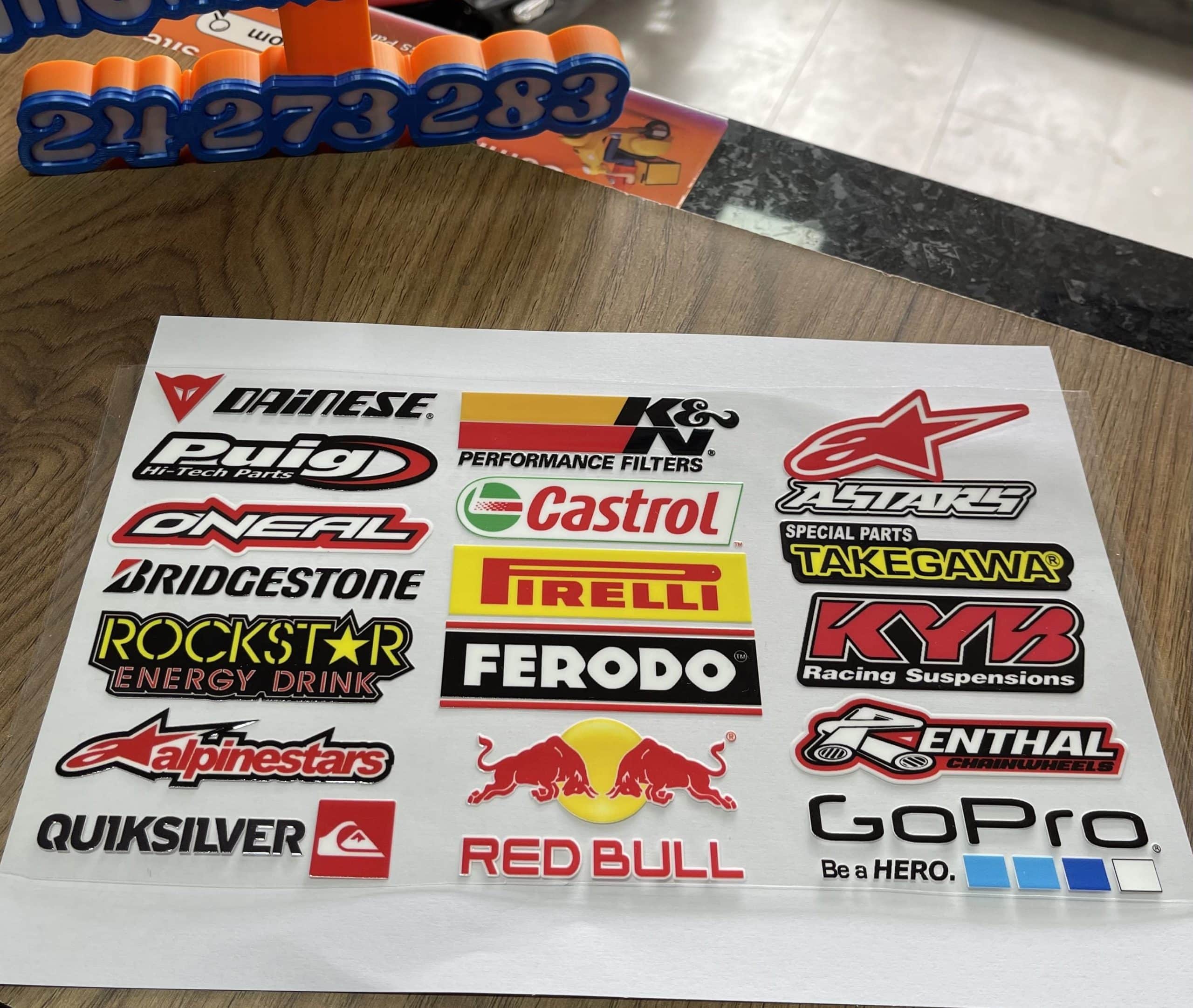 IMG_6671 (1) Premium V2 Stickers Autocollant 3D – Image 1
