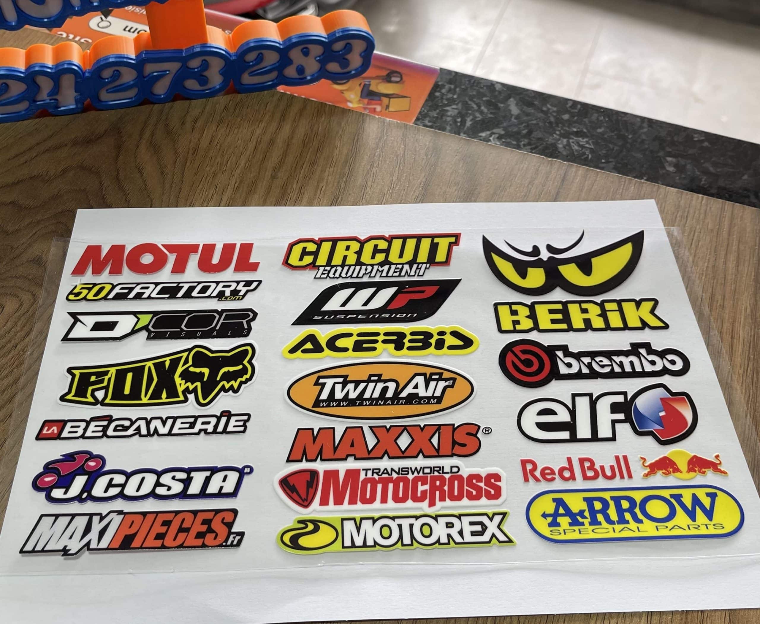 IMG_6672 (1) Premium V3 Stickers Autocollant 3D – Image 1